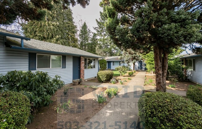 2 Bedroom Apartment Available in SW Portland - Private Patio Area!