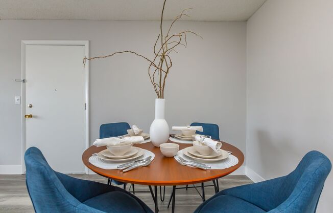 2 beds, 1 bath, 830 sqft, $1,399, Unit 01 - 0422