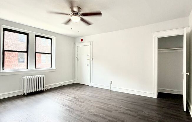 1 bed, 1 bath, $1,050, Unit F4