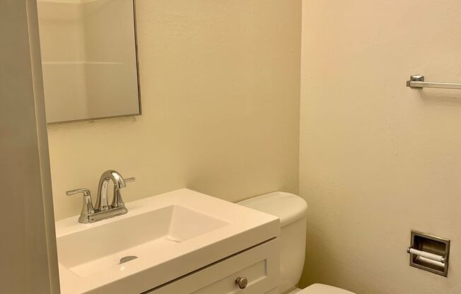 1 bed, 1 bath, $1,200, Unit 13