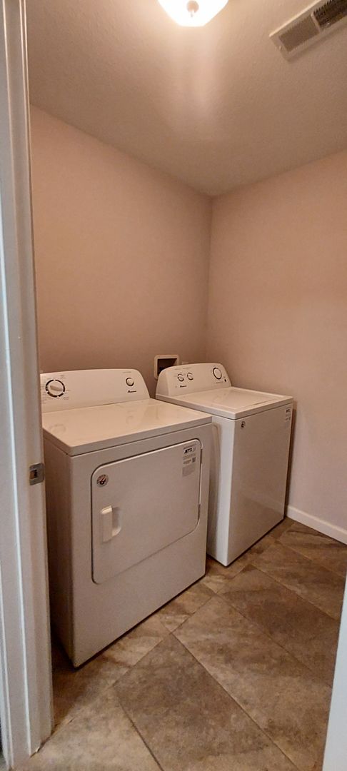 2 beds, 2 baths, 1,142 sqft, $1,360, Unit 31-202