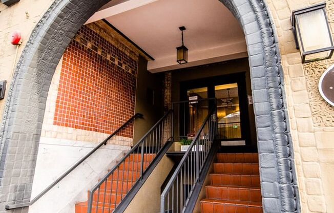 Studio, 1 bath, 233 sqft, $885, Unit 106