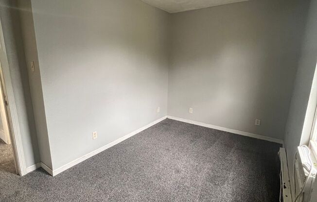 2 beds, 1 bath, $1,100