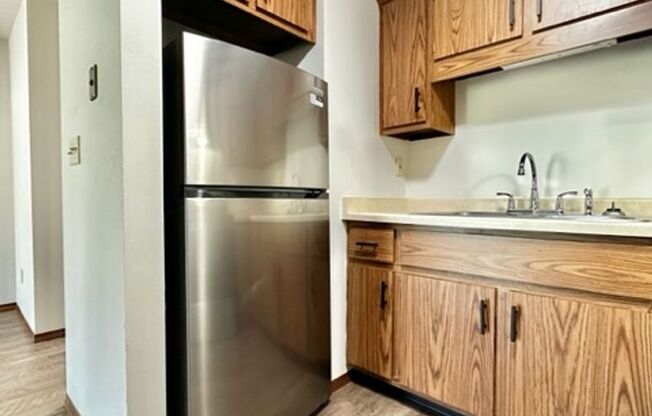 1 bed, 1 bath, 722 sqft, $925, Unit Apt. 4