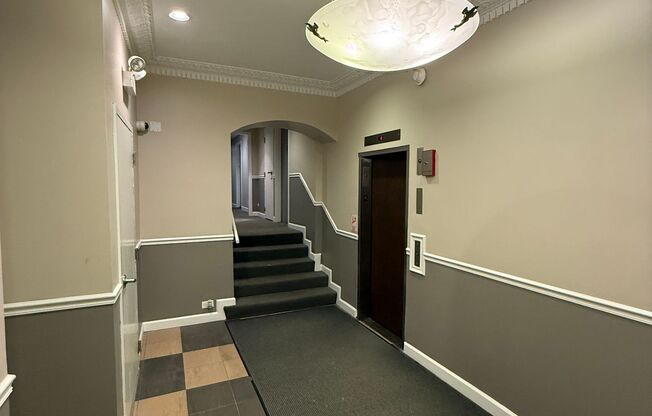 Welcome to 732 W. Bittersweet Pl.!!!