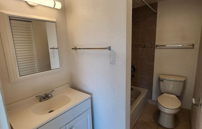 1 bed, 1 bath, 600 sqft, $1,295, Unit 33
