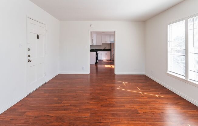 Remodeled Studio In K-Town