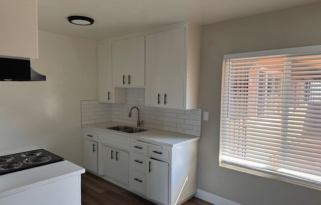 2 beds, 1 bath, $1,995, Unit 12