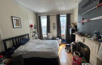 419 W 44 ST