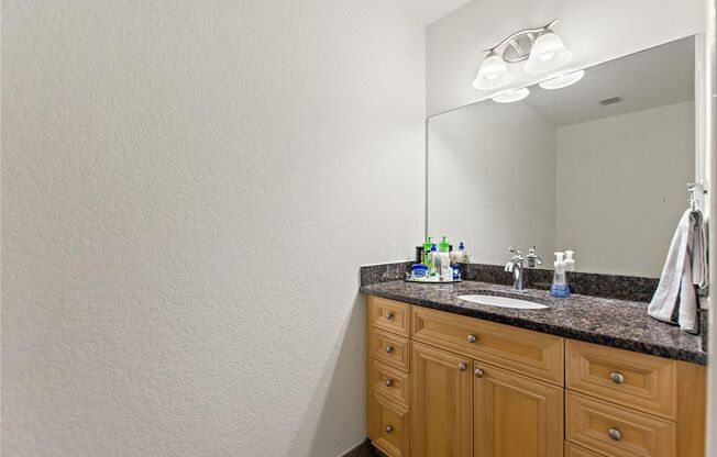 1 bed, 1.5 baths, $2,300, Unit # 1421