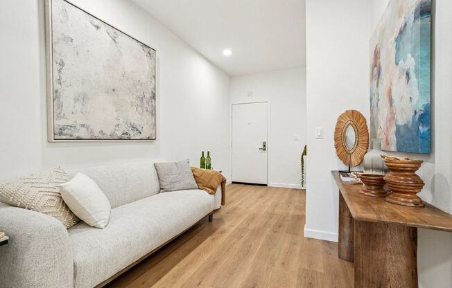 8733 Reading Ave - The Stride