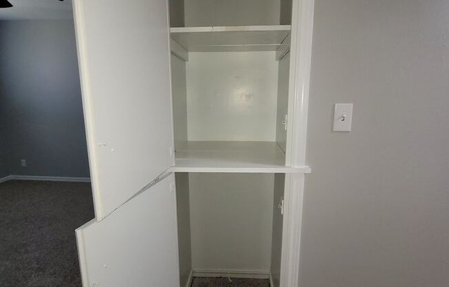 2 beds, 2 baths, 925 sqft, $1,200, Unit 222