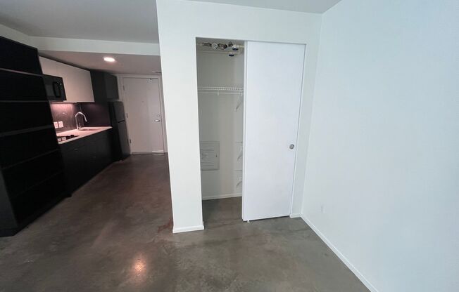 Studio, 1 bath, 310 sqft, $1,225, Unit 404