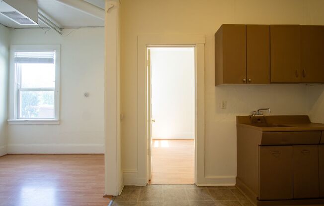 2 beds, 1 bath, $1,345, Unit 214