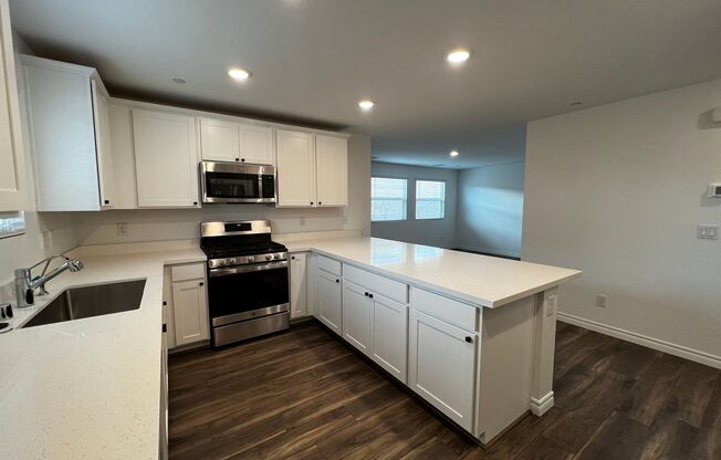 4 beds, 2.5 baths, $1,995, Unit 1
