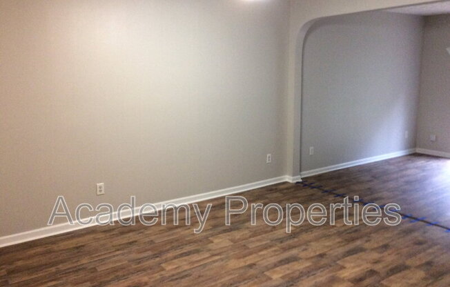 735 MAGNOLIA GDN WALK