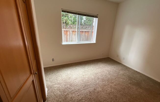 2 beds, 1 bath, 1,200 sqft, $2,800, Unit # 102