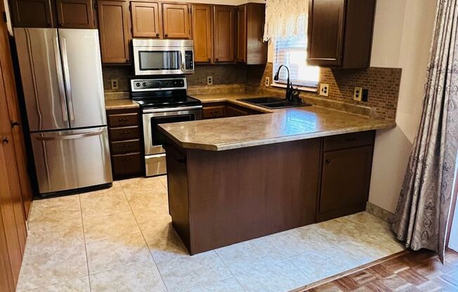 Beautiful townhouse, walk to the Ogden waterfall and hiking and biking trails
