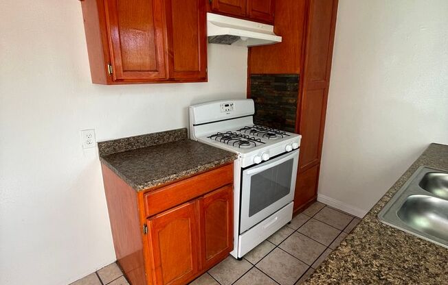 1 bed, 1 bath, 560 sqft, $1,475, Unit 1444 Chestnut Apt 8