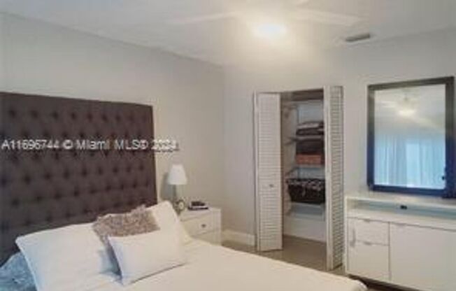 2 beds, 2 baths, $3,450, Unit UNIT 1378