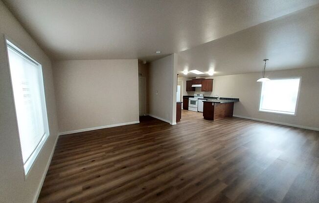 Available Now 3 bedroom, 2bath!!