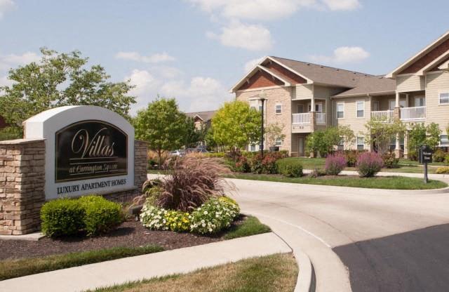 Lush landscape at Villas at Carrington Square, Overland Park