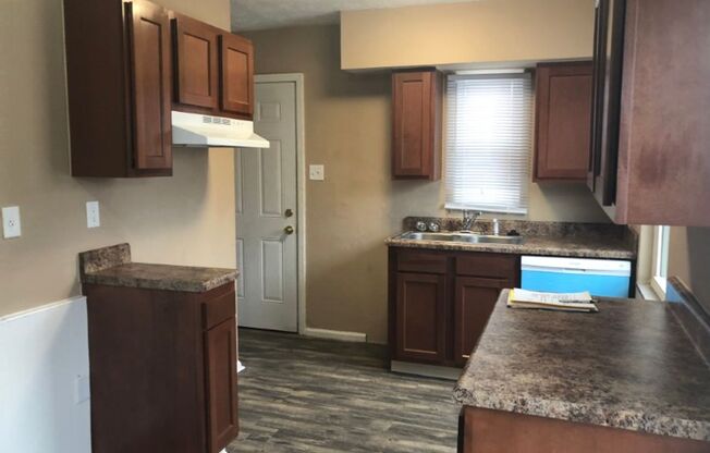 3 beds, 1 bath, $1,075