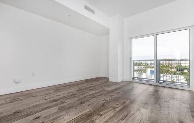 1 bed, 2 baths, 770 sqft, $2,400, Unit 402