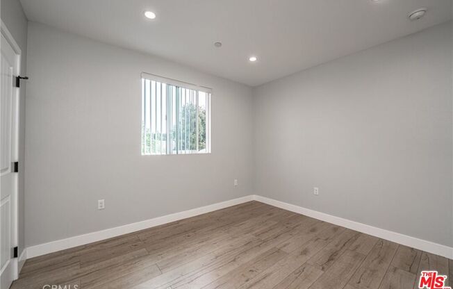 433 W GAGE AVE