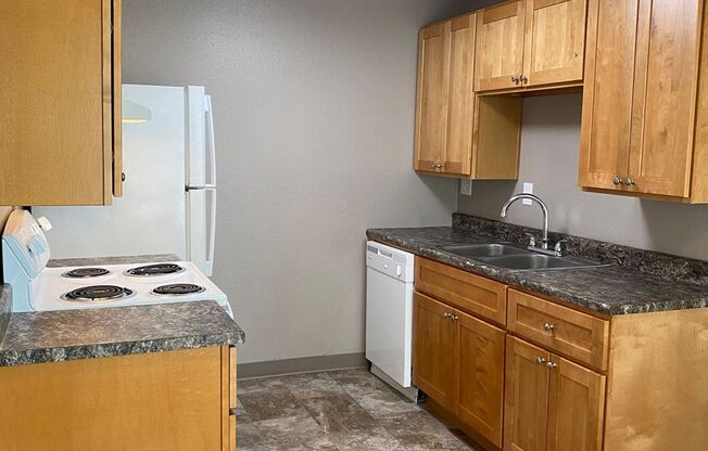 2 beds, 1 bath, 830 sqft, $1,220, Unit J-230