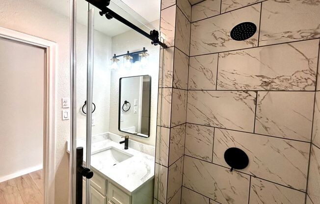 8 beds, 3 baths, $10,400, Unit House