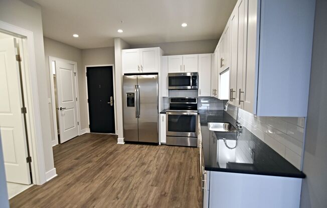 2 beds, 2 baths, 975 sqft, $4,450, Unit 3833-310