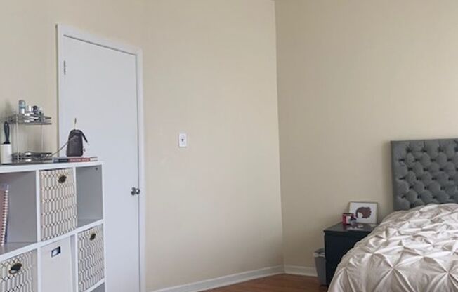 1 bed, 1 bath, $1,299, Unit B09