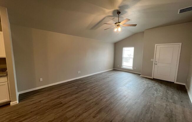 3 beds, 2 baths, $1,549