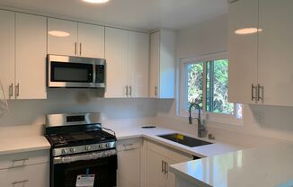 2 beds, 2 baths, $3,095, Unit 11