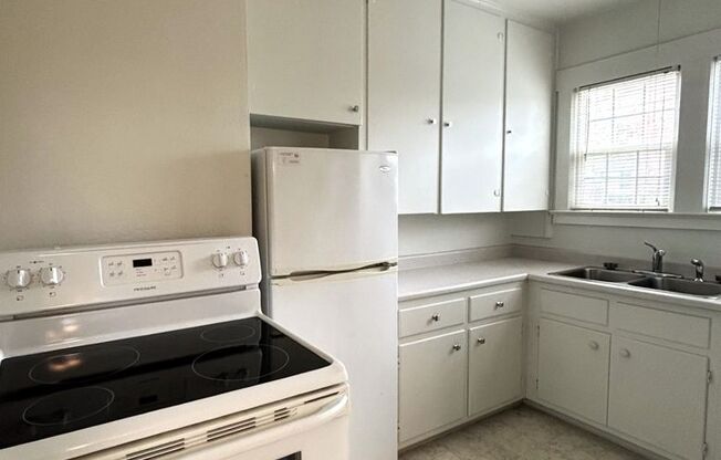 2 beds, 1 bath, 850 sqft, $1,195, Unit 527