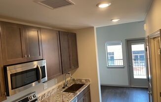 Studio, 1 bath, 376 sqft, $1,075, Unit 412