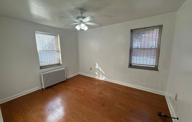 3 beds, 1 bath, $2,175, Unit 116B