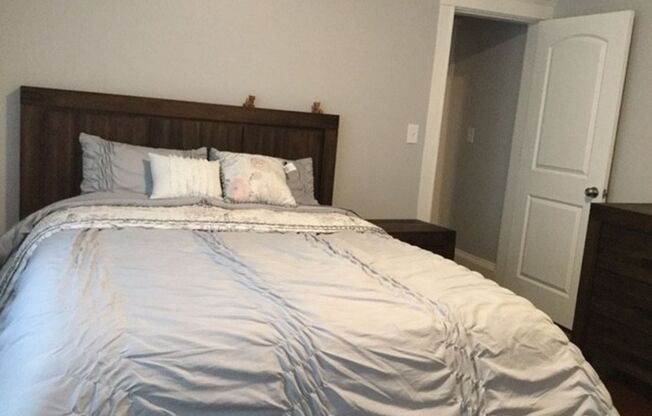 Breathtaking gorgeous 2bd unit in a quiet street in Milton!