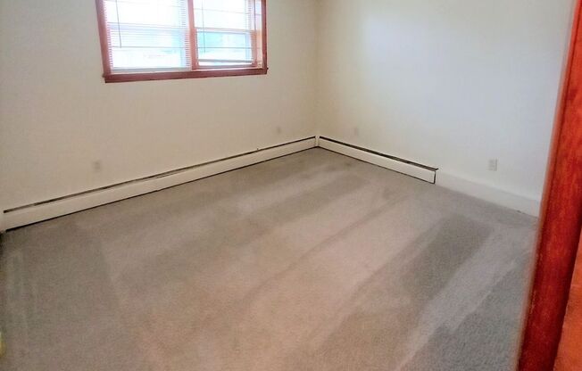 2 beds, 1 bath, 903 sqft, $1,150, Unit B-12