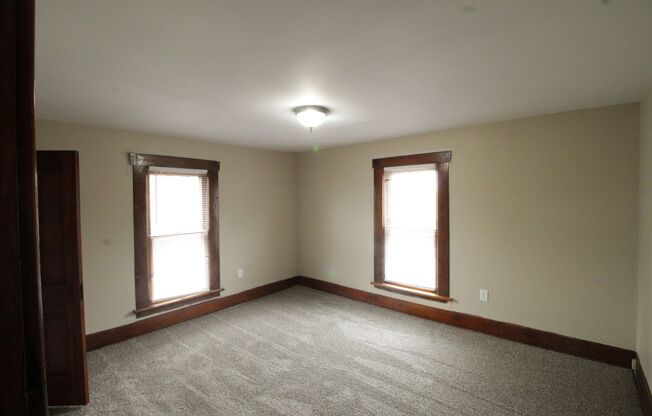 2 beds, 1 bath, $1,100