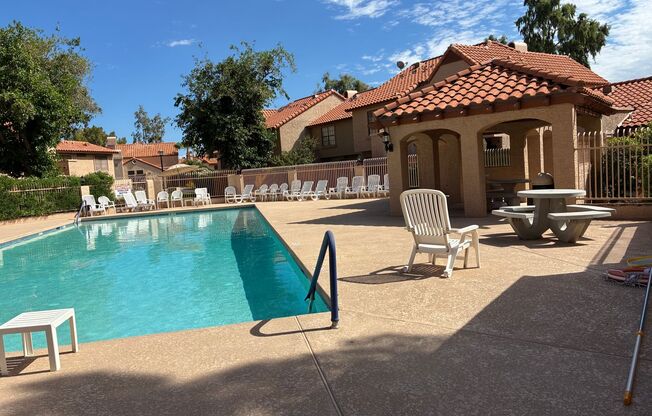 2 beds, 1 bath, $1,495, Unit #1043