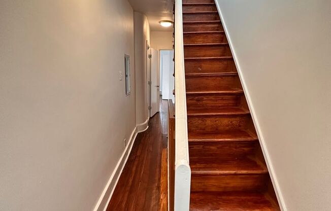 3 beds, 1 bath, 1,000 sqft, $1,400, Unit Unit 2