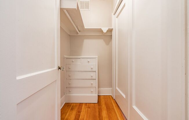 Studio, 1 bath, 390 sqft, $1,050, Unit 01 - 210