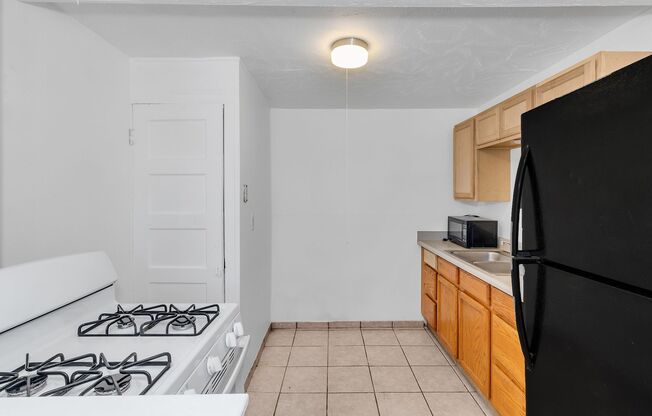 Studio, 1 bath, 200 sqft, $775, Unit 135 S 10TH ST #2