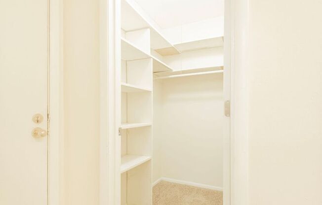 1 bed, 1 bath, 696 sqft, $1,125, Unit 4201
