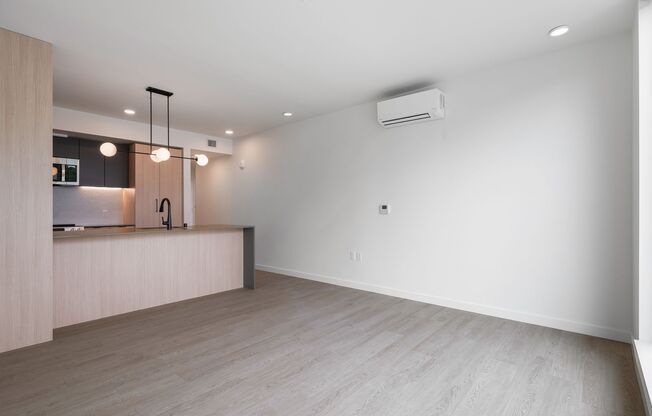 1 bed, 1 bath, 421 sqft, $1,795, Unit 409