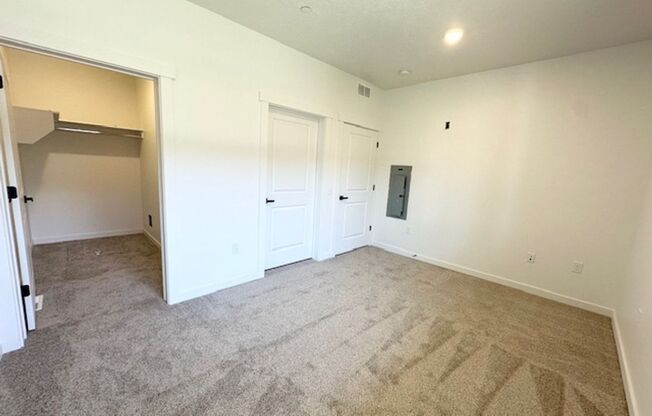 1 bed, 1 bath, 712 sqft, $1,275, Unit 4