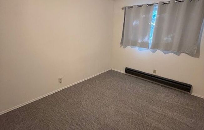 2 beds, 1 bath, 850 sqft, $1,745