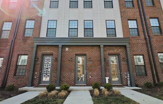 Newer ground level condo in Coalfield Station located in highly desireable Midlothian.